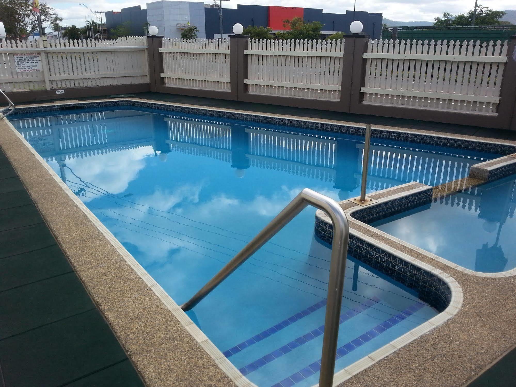 Golden Fountain Motel Rockhampton Exterior foto